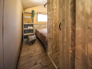 Wood Lodge Cozy: hallway to the bedroom