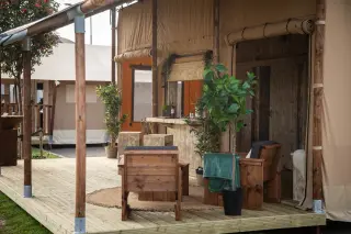 Glamping Lodge 35: entrance through the furnished terrace