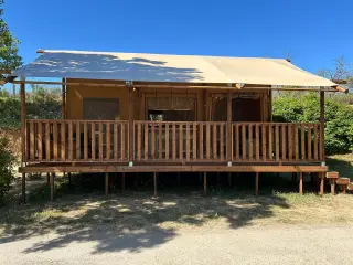 Glamping Lodge 35: front with a full-length railing on a raised platform