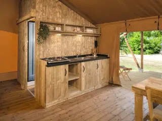 Luxury Safari Lodge: wooden kitchenette with a sink and shelves