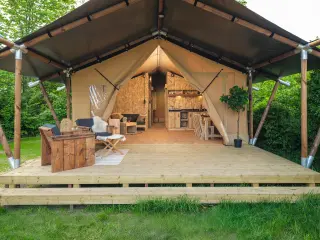Wood Lodge: wide terrace with furniture under the eave