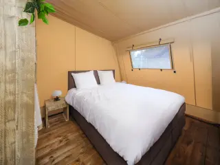 Nature Lodge: bedroom with a double bed