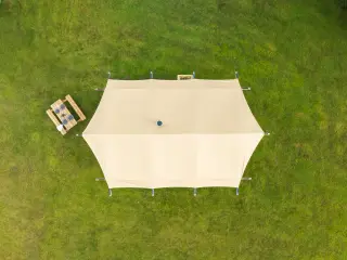 Wood Lodge Midi: overhead view of the canvas roof on the grass