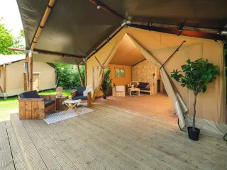 Wood Lodge: outdoor lounge on the terrace