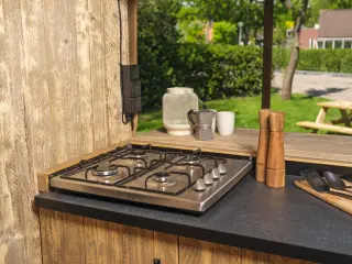 Luxury Suite: the kitchenette's gas cooktop