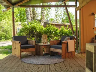 Luxury Suite: armchairs on the terrace facing the trees
